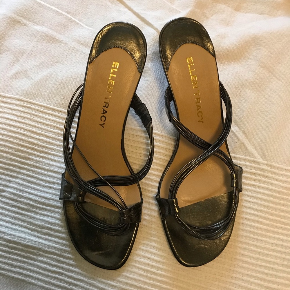 Ellen Tracy silver leather strappy sandals heels 7